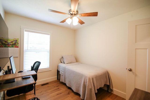 1161 Wooddale Rd, Morristown, TN 37814 - bedroom featuring light wood-style floors, baseboards, a desk, and ceiling fan