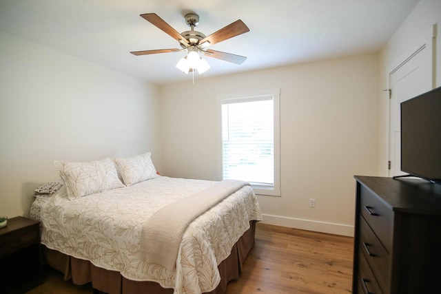 1161 Wooddale Rd, Morristown, TN 37814 - bedroom with light wood finished floors, baseboards, and a ceiling fan