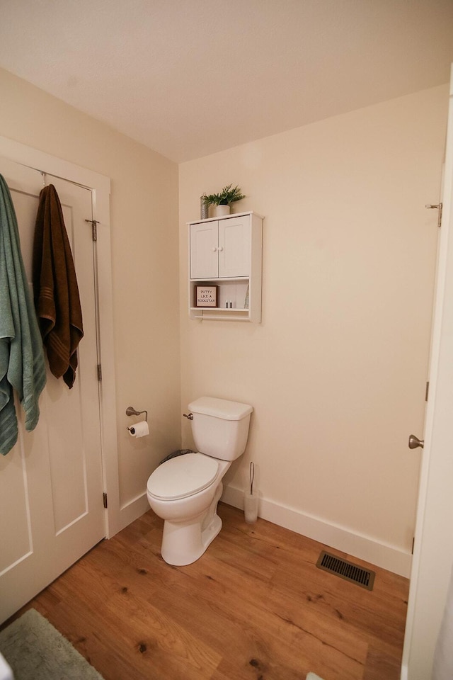 1161 Wooddale Rd, Morristown, TN 37814 - bathroom featuring wood finished floors, toilet, and baseboards