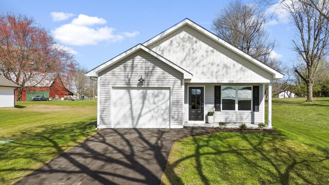 view of front facade featuring driveway, a front lawn, and an attached garage