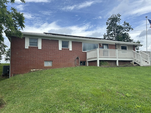 2151 Thomas Dr, Morristown, TN 37814 - back of property with a lawn and brick siding