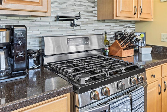 419 Colonial St, Jefferson City, TN 37760 - kitchen featuring gas range, backsplash, and dark countertops