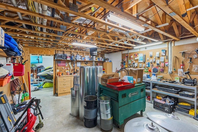419 Colonial St, Jefferson City, TN 37760 - garage with a workshop area