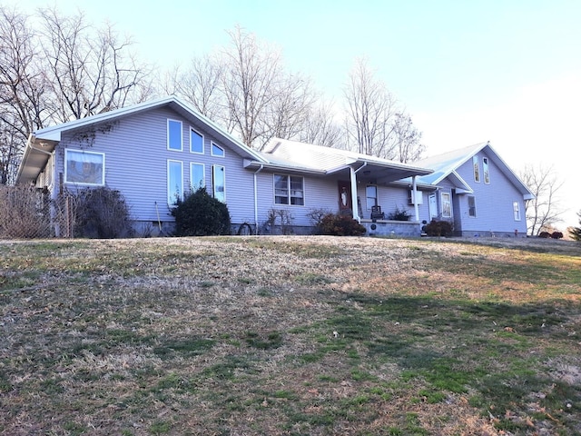 ranch-style house with covered porch and a front yard