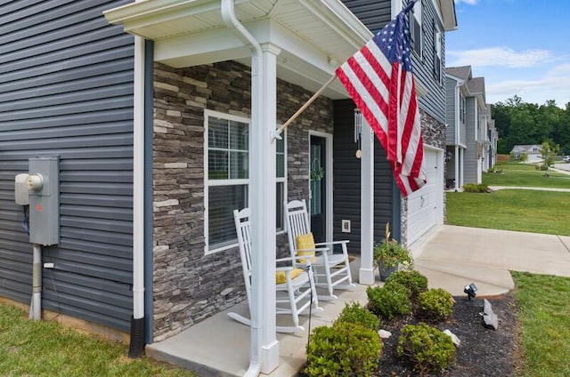 525 Cliff St, Morristown, TN 37814 - property entrance featuring stone siding and covered porch
