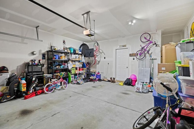 525 Cliff St, Morristown, TN 37814 - garage featuring a garage door opener