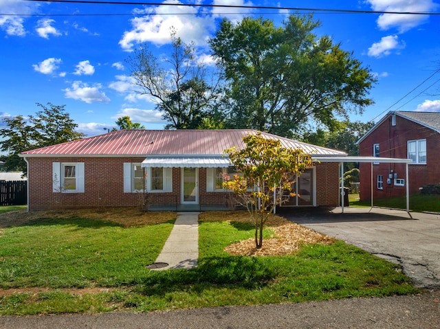 view of front of house with a carport and a front lawn