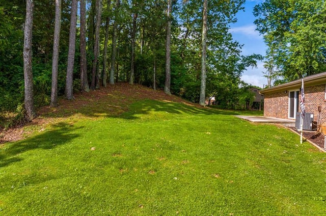 4061 Julian Ave, Morristown, TN 37814 - view of green lawn featuring central AC
