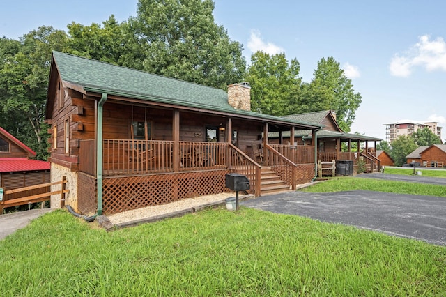 view of front of house featuring covered porch and a front lawn