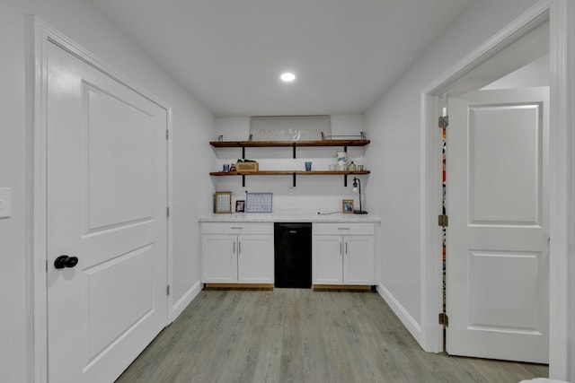 113 Cheshire Ct, Jefferson City, TN 37760 - indoor wet bar featuring light wood-type flooring, baseboards, and recessed lighting
