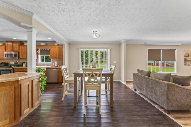 104-116 Circle Rd, Newport, TN 37821 - dining area with dark wood-type flooring, crown molding, and a textured ceiling