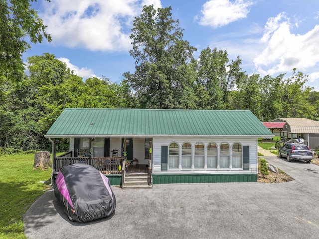104-116 Circle Rd, Newport, TN 37821 - view of front of property with a porch and a metal roof
