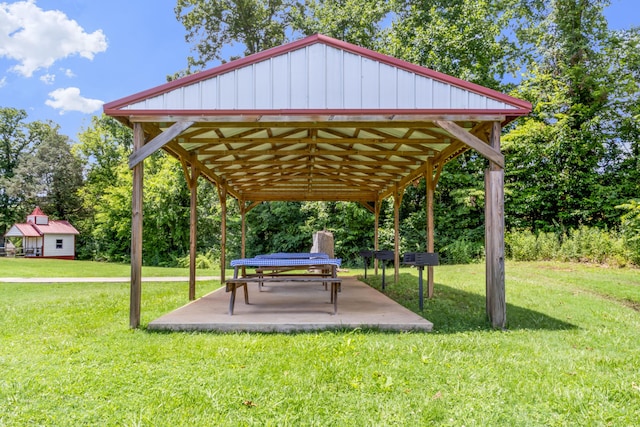 104-116 Circle Rd, Newport, TN 37821 - surrounding community with a yard and a patio