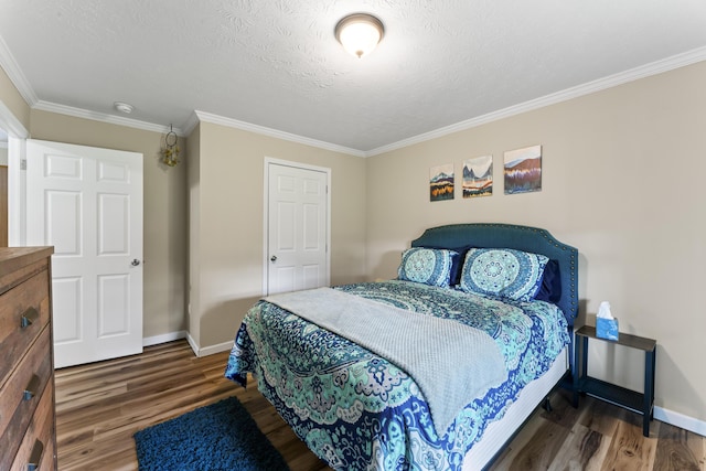 104-116 Circle Rd, Newport, TN 37821 - bedroom featuring wood finished floors, ornamental molding, and a textured ceiling