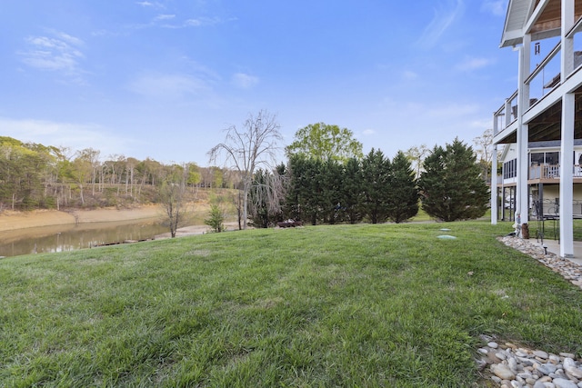 340 Back Nine Dr, Baneberry, TN 37890 - view of grassy yard featuring a water view