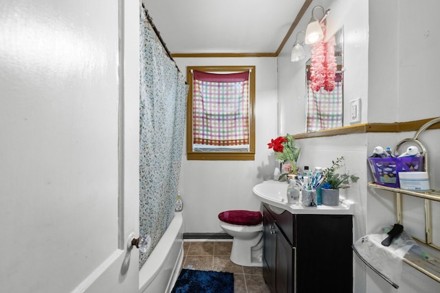 816 Choctaw St, Morristown, TN 37813 - full bathroom featuring toilet, vanity, tile patterned flooring, crown molding, and shower / bathtub combination with curtain