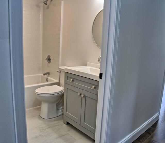 3646 Falcon Rd, Morristown, TN 37814 - bathroom featuring vanity and tub / shower combination