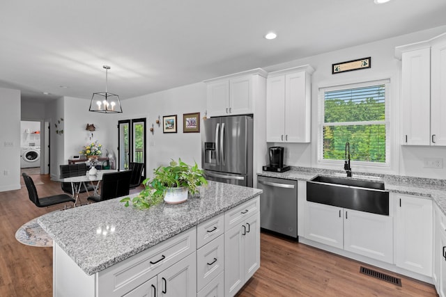 3099 Bridgewater Blvd, Morristown, TN 37814 - kitchen featuring stainless steel appliances, a sink, washer / clothes dryer, a chandelier, and a kitchen island