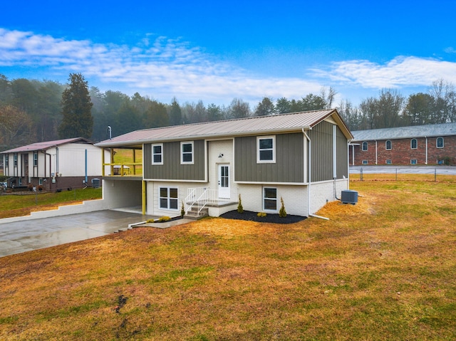 view of front of property with a front lawn and a carport