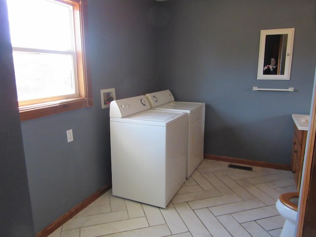 laundry area featuring washer and dryer and baseboards