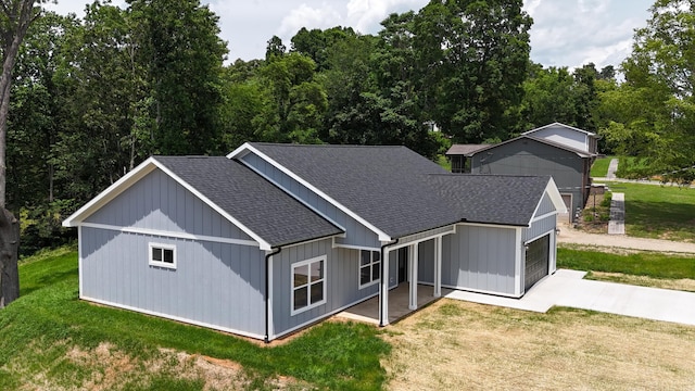 536 Sequoyah Dr, Morristown, TN 37813 - view of front facade with a shingled roof, a front lawn, an attached garage, and concrete driveway
