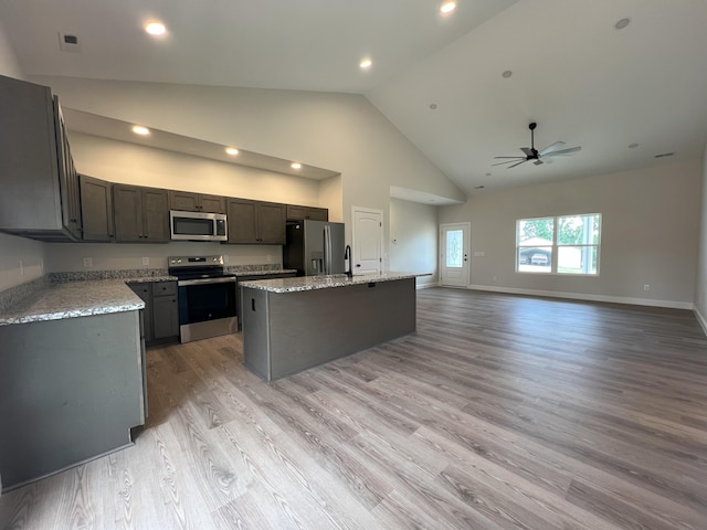536 Sequoyah Dr, Morristown, TN 37813 - kitchen featuring stainless steel appliances, high vaulted ceiling, a center island with sink, a sink, and ceiling fan