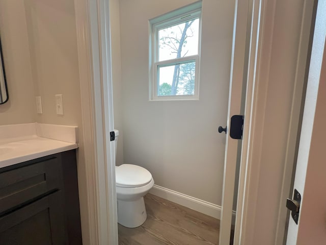 536 Sequoyah Dr, Morristown, TN 37813 - bathroom featuring vanity, wood finished floors, toilet, and baseboards