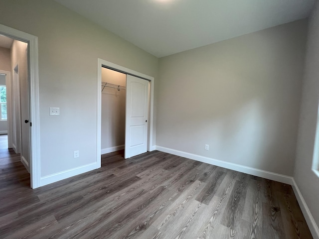 536 Sequoyah Dr, Morristown, TN 37813 - unfurnished bedroom with dark wood finished floors, baseboards, and a closet