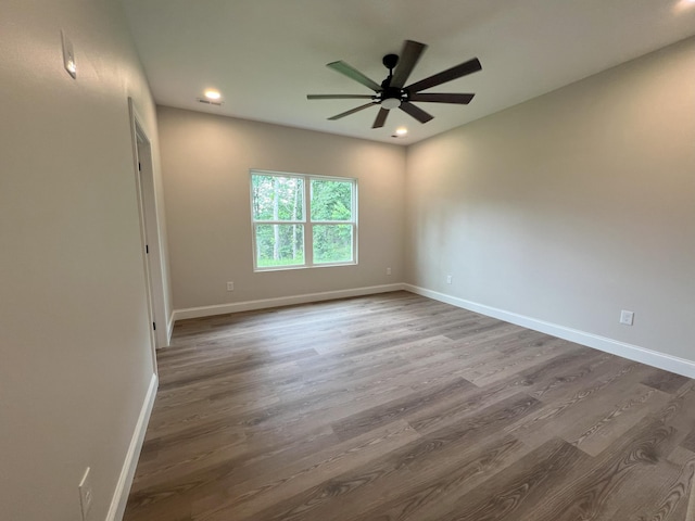 536 Sequoyah Dr, Morristown, TN 37813 - empty room with dark wood finished floors, a ceiling fan, baseboards, and recessed lighting