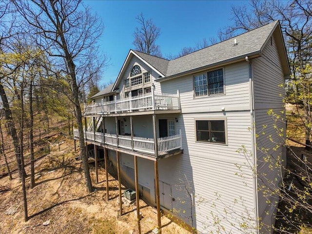 702 John Sevier Dr, Sevierville, TN 37876 - rear view of house with a shingled roof