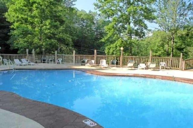 1136 E Foothills Dr, Gatlinburg, TN 37738 - community pool with a patio area
