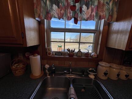 515 Mountain Lake Way, Newport, TN 37821 - details with a sink