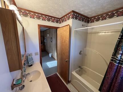 515 Mountain Lake Way, Newport, TN 37821 - bathroom featuring a textured ceiling, vanity, and shower / bath combination with curtain