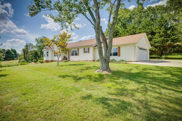 ranch-style house featuring a front lawn