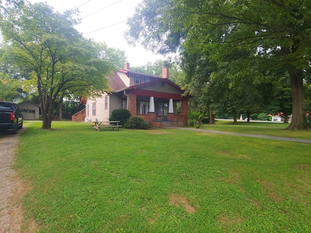 view of front of house featuring a front lawn