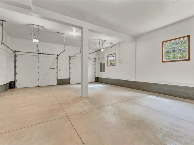 107 Straight Creek Dock Rd, New Tazewell, TN 37825 - garage featuring a garage door opener