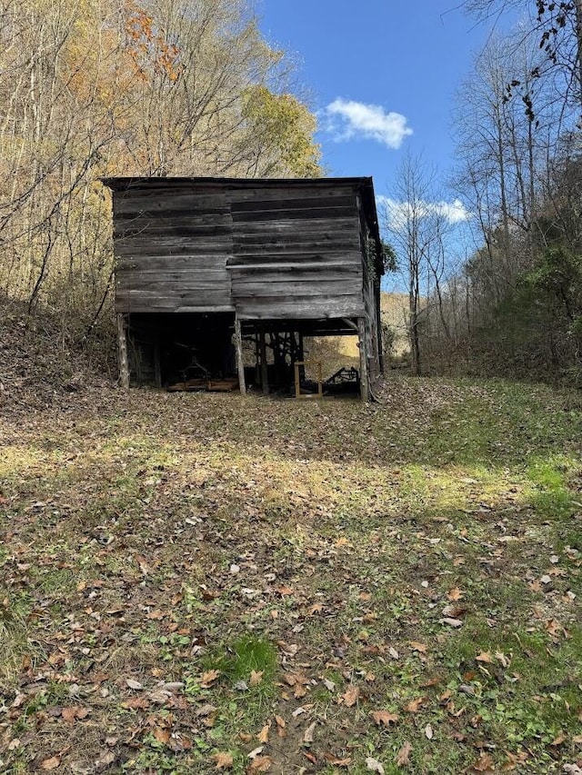 view of outbuilding