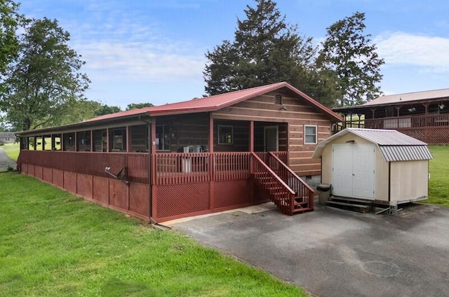 2472 Doe Rd, Newport, TN 37821 - view of front of house with a front lawn and a porch