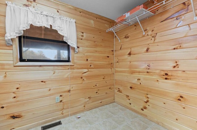 2472 Doe Rd, Newport, TN 37821 - view of spacious closet