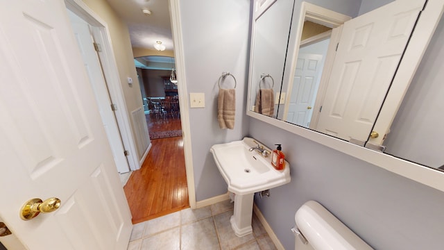 4119 Azalea Ct, Morristown, TN 37814 - bathroom featuring baseboards, toilet, and tile patterned flooring