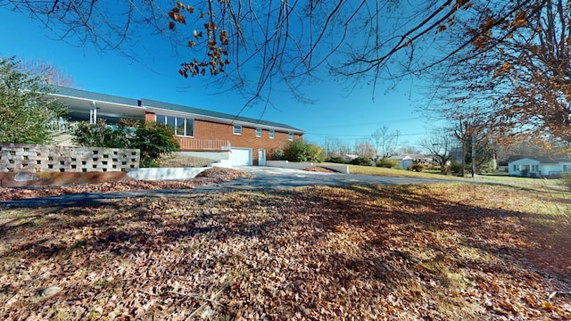 view of yard featuring a garage