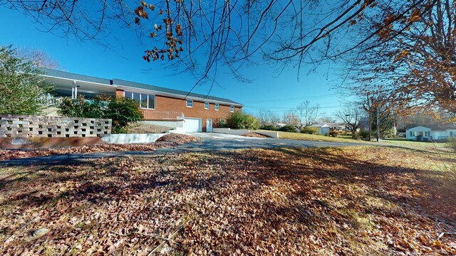 view of yard featuring a garage