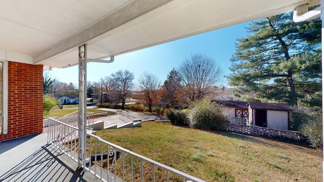 view of yard with a shed