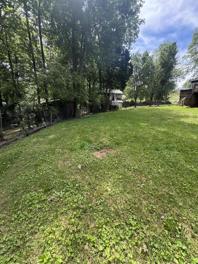 view of yard featuring fence