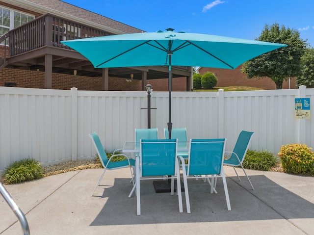 4705 E Hampton Blvd, Morristown, TN 37813 - view of patio with outdoor dining area and a deck