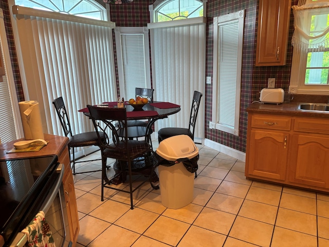 dining space featuring light tile patterned floors