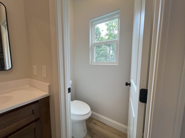553 Sequoyah Dr, Morristown, TN 37813 - bathroom featuring vanity, baseboards, wood finished floors, and toilet