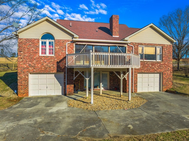 view of front facade featuring a garage