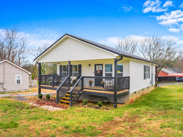 view of front of property featuring a porch and a front lawn