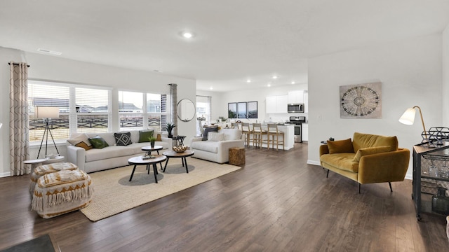 living room with dark wood-style floors, recessed lighting, and baseboards